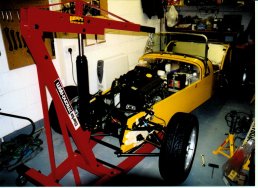 Engine in car and hoist 4